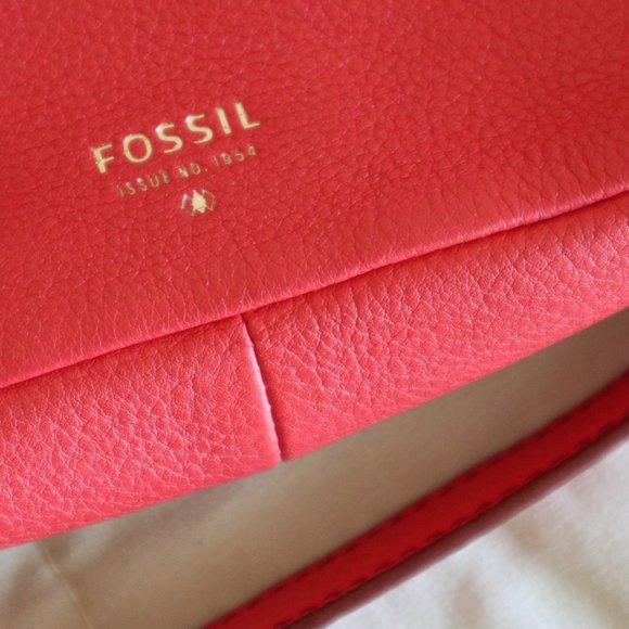 Poppy Red Fossil Crossbody Purse - Picture 2 of 16